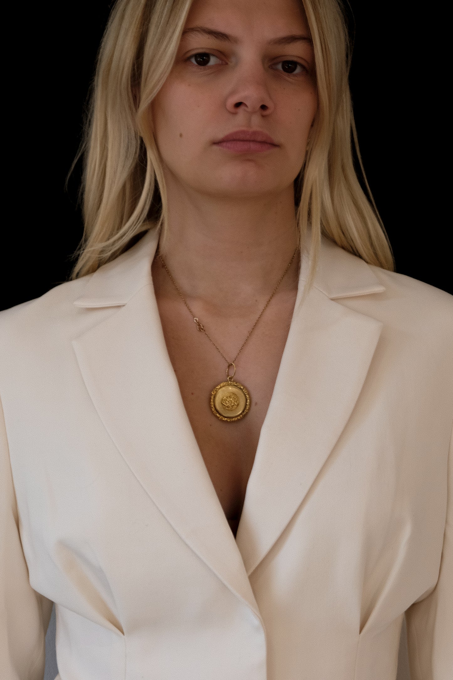 15ct Yellow Gold Victorian Medallion Pendant, Floral & Engine-Turned