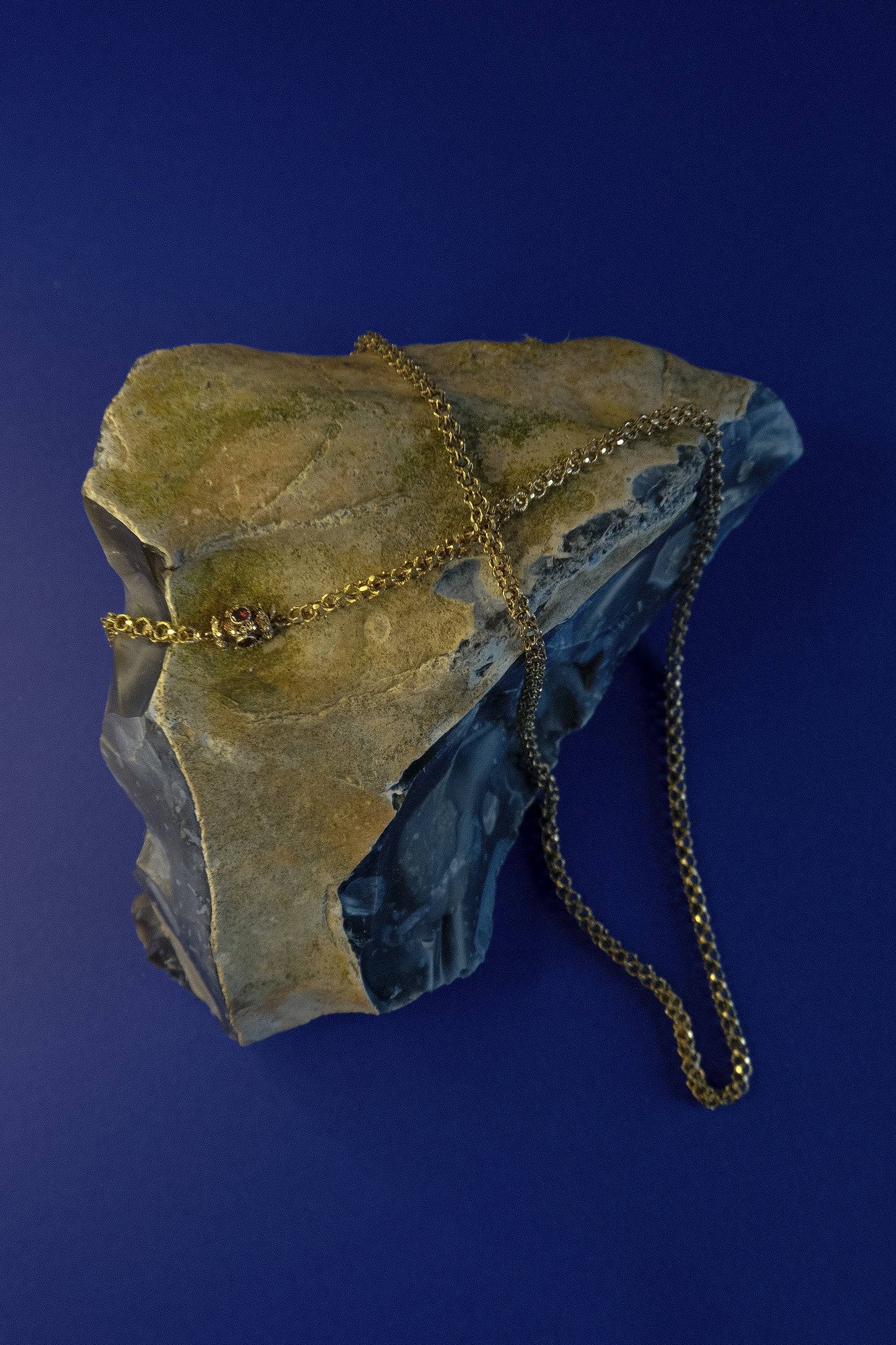 Georgian 15ct Gold Corded-Link Chain with Garnet Barrel Clasp